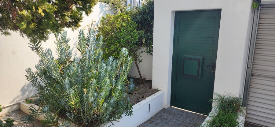 To Let 2 Bedroom Property for Rent in Harfield Village Western Cape